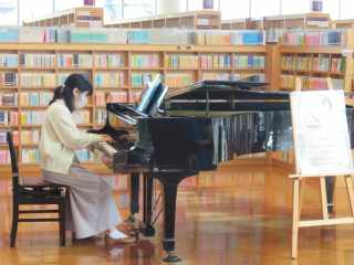 図書館ピアノ